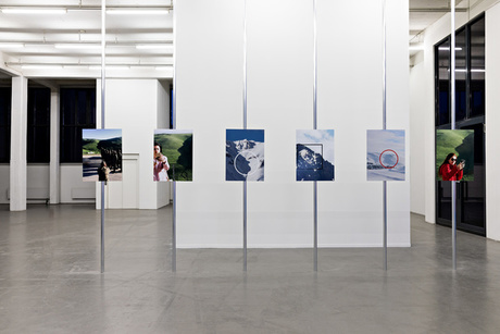 ars viva 2020:Installationsansicht mit Werken von Cemile Sahin, Kunstverein in Hamburg, 2020 © Fred Dott ars viva 2020:Installationsansicht mit Werken von Cemile Sahin, Kunstverein in Hamburg, 2020 © Fred Dott