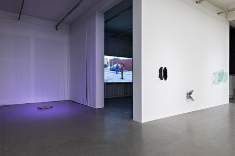 ars viva 2020:Installationsansicht mit Werken von Karimah Ashadu, Kunstverein in Hamburg, 2020 © Fred Dott ars viva 2020:Installationsansicht mit Werken von Karimah Ashadu, Kunstverein in Hamburg, 2020 © Fred Dott