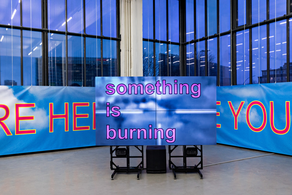 ars viva 2020:Installationsansicht mit Werken von Cemile Sahin, Kunstverein in Hamburg, 2020 © Fred Dott ars viva 2020:Installationsansicht mit Werken von Cemile Sahin, Kunstverein in Hamburg, 2020 © Fred Dott