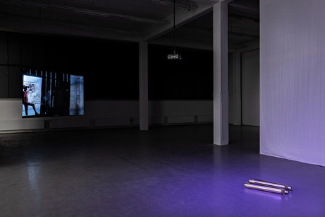 ars viva 2020:Installationsansicht mit Werken von Karimah Ashadu, Kunstverein in Hamburg, 2020 © Fred Dott ars viva 2020:Installationsansicht mit Werken von Karimah Ashadu, Kunstverein in Hamburg, 2020 © Fred Dott