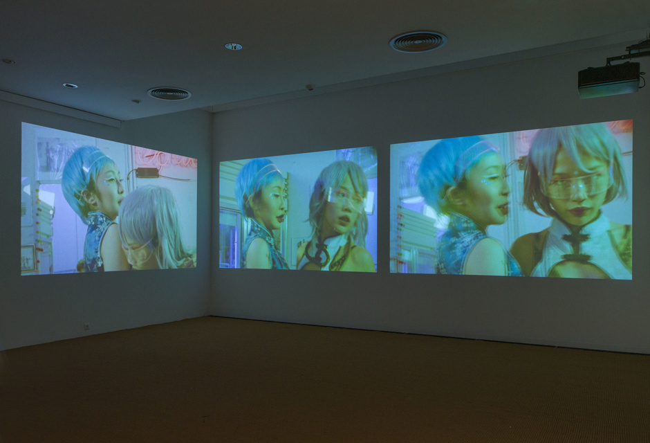 Installationsansicht Mooni Perry, Brücke-Museum, 2021, Foto: Roman März © Brücke-Museum. Courtesy of the Artist 