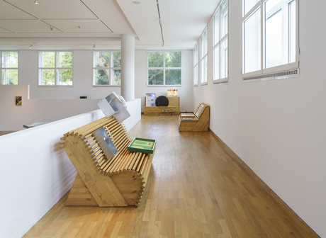 Exhibition view ars viva 2021. Rob Crosse, Richard Sides, Sung Tieu, photo: Wolfgang Günzel © Museum Angewandte Kunst, Frankfurt am Main. 